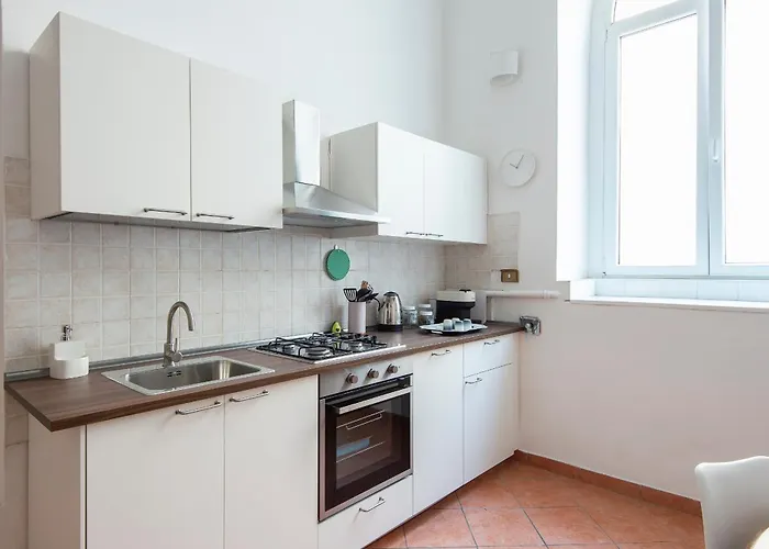 Vittorio Elegant Two Bedroom Rom