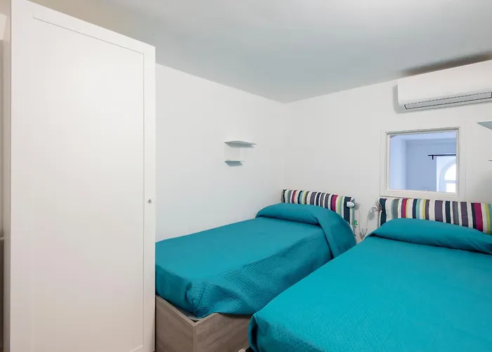 Vittorio Elegant Two Bedroom Rom