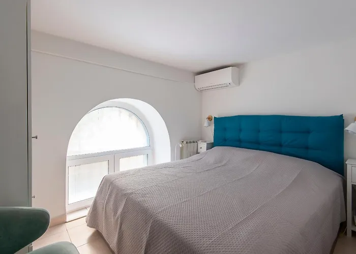 Vittorio Elegant Two Bedroom Apartment