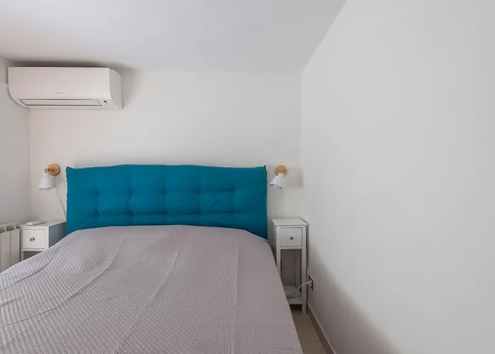 Vittorio Elegant Two Bedroom Apartment *